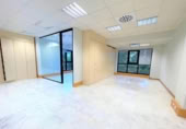 875m² bureau pour vente à Séville, dans le quartier de Triana Ouest, Calle Américo Vespucio photo