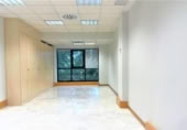 875m² bureau pour vente à Séville, dans le quartier de Triana Ouest, Calle Américo Vespucio photo