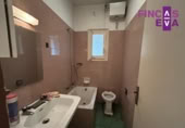 57m² commercial premises for sale in Barcelona, in the area of the Sagrada Família, Carrer del Consell de Cent photo