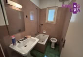 57m² commercial premises for sale in Barcelona, in the area of the Sagrada Família, Carrer del Consell de Cent photo