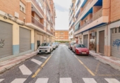109m² commercial premises for sale in Granada, in the area of Youth, Calle Ramón y Cajal photo