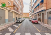 109m² commercial premises for sale in Granada, Camino de Ronda photo