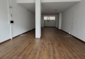 Local comercial en alquiler con 80m² en Oviedo foto