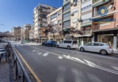 Local comercial en venta con 64m² en Granada, en la zona de Casillas Bajas, Calle Sol Luna foto