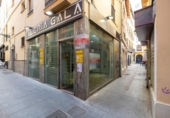 Local comercial en venta con 30m² en Granada, en la zona de Sagrario, Calle Colegio Catalino foto