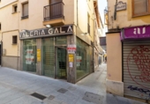Local comercial en venta con 30m² en Granada, en la zona de Sagrario, Calle Colegio Catalino foto