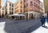 Local comercial en venta con 30m² en Granada, en la zona de Sagrario, Calle Colegio Catalino foto
