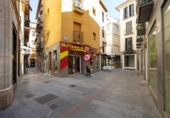Local comercial en venta con 30m² en Granada, en la zona de Sagrario, Calle Colegio Catalino foto