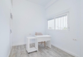 28m² commercial premises for sale in Granada, Calle Tibónidas photo