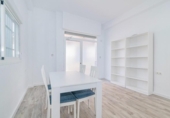 28m² commercial premises for sale in Granada, Calle Tibónidas photo