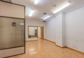 Local comercial en venta con 105m² en Valencia, en la zona de Ayora, Calle Francisco Palanca Roca Escritor foto