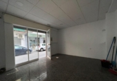 Local comercial en alquiler con 25m² en Granada, en la zona de Casillas Bajas, Calle Hermanos Carazo foto