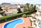 189m² bâtiment pour vente à Empuriabrava, dans le quartier de Empuriabrava, Carrer Salins 1 Linea photo