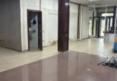 Local comercial en alquiler con 111m² en Linares, Calle Julio Burell foto