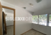 56m² bureaux pour vente à Barcelone, dans le quartier de Porta, Passatge de la Ciutat de Mallorca photo