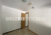 56m² bureaux pour vente à Barcelone, dans le quartier de Porta, Passatge de la Ciutat de Mallorca photo