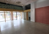 76m² locaux commerciaux pour location à Montijo, Calle Arriba photo