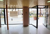 76m² locaux commerciaux pour location à Montijo, Calle Arriba photo
