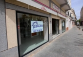 76m² locaux commerciaux pour location à Montijo, Calle Arriba photo