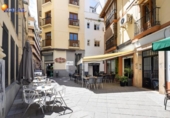 62m² locaux commerciaux avec locataires pour vente à Grenade, dans le quartier de Quartier de San Jerónimo, Plaza de San Agustín photo