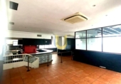 283m² commercial premises for rent in Madrid, in the area of Pueblo Nuevo, Calle del Doctor Cirajas photo