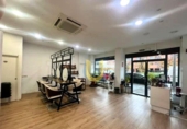 75m² salon de coiffure pour location à Madrid, dans le quartier de Bois du Roi, photo