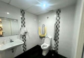 75m² salon de coiffure pour location à Madrid, dans le quartier de Bois du Roi, photo