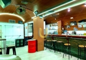 127m² bar pour location à Madrid, dans le quartier de Jéronymes, Calle de Felipe IV photo