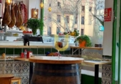 80m² commercial premises for rent in Madrid, in the area of Pueblo Nuevo, Calle de Centenera photo