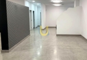 180m² hair salon for rent in Madrid, in the area of Ventas, Avenida de Daroca photo