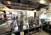 280m² restaurant for rent in Madrid, in the area of Ciudad Jardín, Calle de García Luna photo