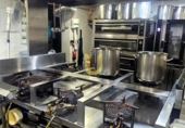 280m² restaurant for rent in Madrid, in the area of Ciudad Jardín, Calle de García Luna photo