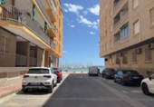 Local comercial en venta con 190m² en Torrevieja, Calle Valencia foto