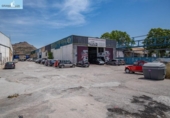 Nave Industrial en venta con 225m² en Atarfe, Calle Sierra de Cazorla foto