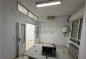 Oficina en venta con 65m² en Cáceres, en la zona de Casas Baratas, Calle Lusitania foto
