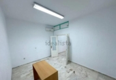 Oficina en venta con 65m² en Cáceres, en la zona de Casas Baratas, Calle Lusitania foto
