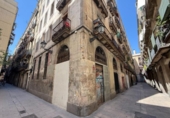 57m² commercial premises for sale in Barcelona, in the area of la Sagrera, ciutat vella, el barri gòtic photo