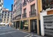 Local comercial en venta con 147m² en Pamplona, en la zona de Casco Antiguo, Calle Nueva foto