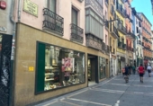 Local comercial en venta con 147m² en Pamplona, en la zona de Casco Antiguo, Calle Nueva foto