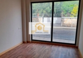 245m² commercial premises for sale in Puebla de Lillo, Calle el Valle photo
