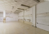 Local comercial en venta en Madrid foto