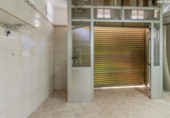 Local comercial en venta en Madrid foto