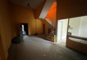 279m² commercial premises industrial for sale in Seville, in the area of Old Airport, Calle Alcayata photo