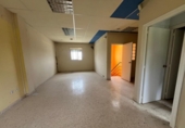 279m² commercial premises industrial for sale in Seville, in the area of Old Airport, Calle Alcayata photo