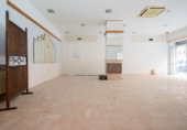 144m² commercial premises for sale in Granada, in the area of San Jerónimo Neighborhood, Calle Gran Vía de Colón photo