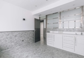 210m² commercial premises for sale in Barcelona, in the area of the Putget and Farró, Ronda del General Mitre photo