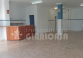 Local comercial en alquiler con 111m² en Mairena del Alcor foto