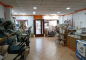 Local comercial en alquiler con 112m² en Garrucha, Avenida Joaquín Garrigues Walker foto