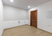 Local comercial
en venda
amb 84m² a Granada, a la zona de Barri del Boquerón, Calle Ventanilla foto