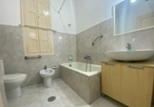 Edificio en venta en Vigo, en la zona de Lavadores, Ramon Nieto foto